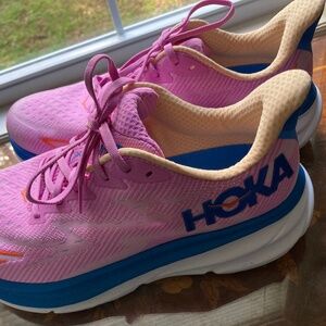 HOKA CLIFTON 9
